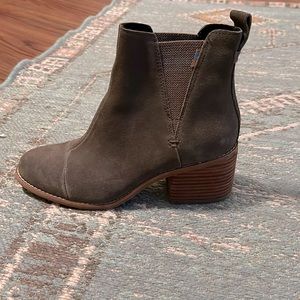 Tom olive green booties